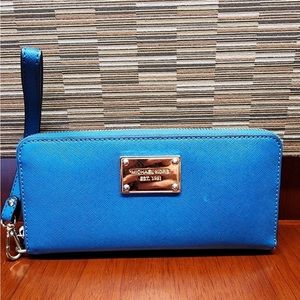 Michael Kors Bright Blue Zip Wristlet